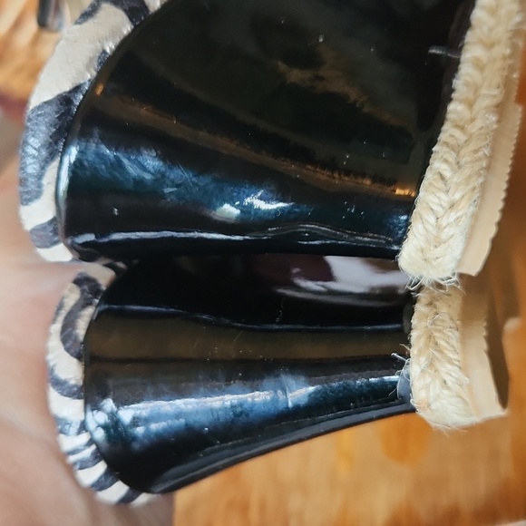 CL by Laundry Taylor Zebra Slide wedge heel Patten Leather Sz 7.5 - Picture 15 of 15